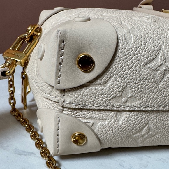 Louis Vuitton Beige Crossbody Bag with Gold Accents - Picture 7 of 13